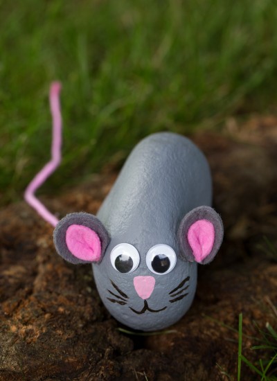 Easy Painted Mouse Rocks